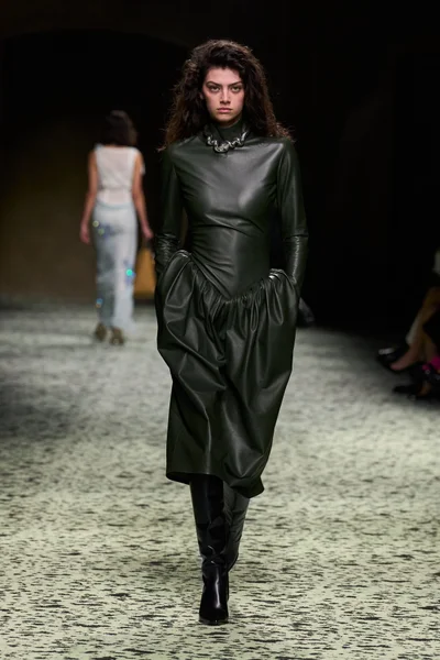 Look 25